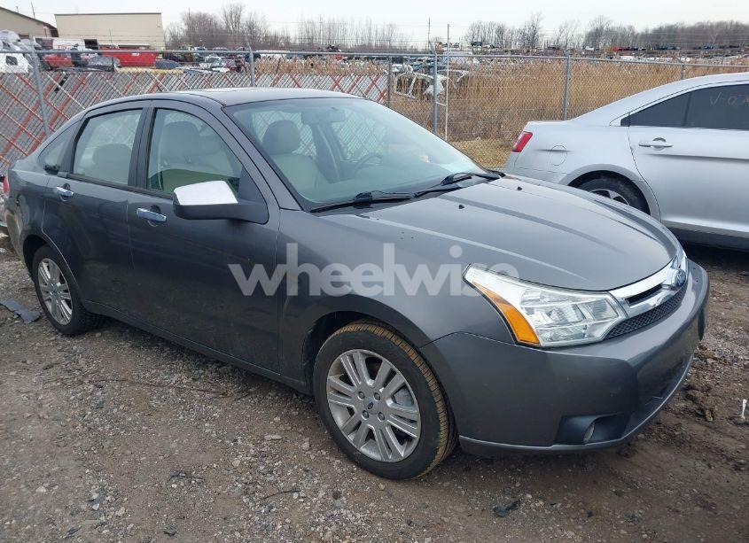 2010 Ford Focus SEL (VIN 1FAHP3HN6AW175843) main photo