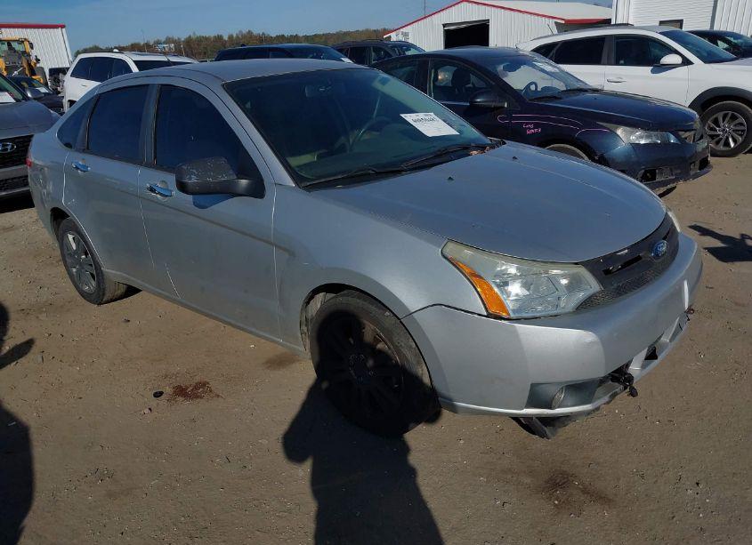 2010 Ford Focus SEL (VIN 1FAHP3HN7AW266815) main photo