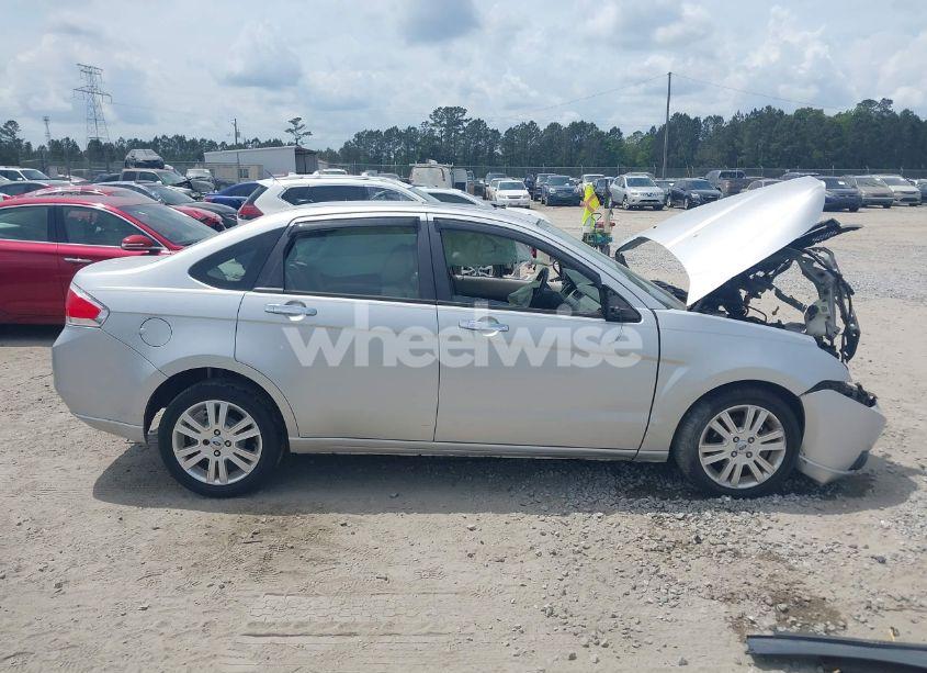 Photo 13 of 2011 Ford Focus SEL (VIN 1FAHP3HN7BW102143)