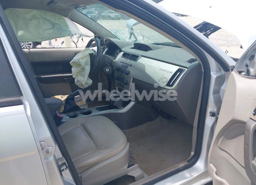 Photo 5 of 2011 Ford Focus SEL (VIN 1FAHP3HN7BW102143)