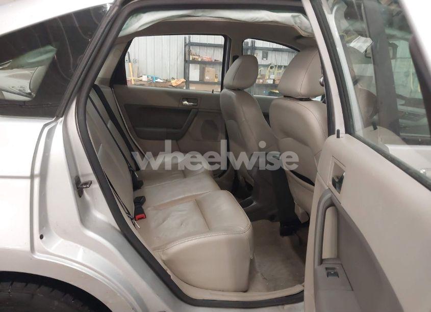 Photo 8 of 2010 Ford Focus SEL (VIN 1FAHP3HN9AW262037)