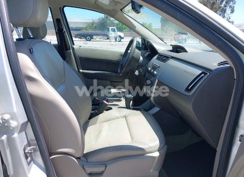 Photo 5 of 2010 Ford Focus SEL (VIN 1FAHP3HNXAW155384)