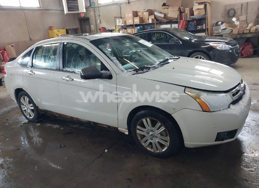 2010 Ford Focus SEL (VIN 1FAHP3HNXAW208228) main photo