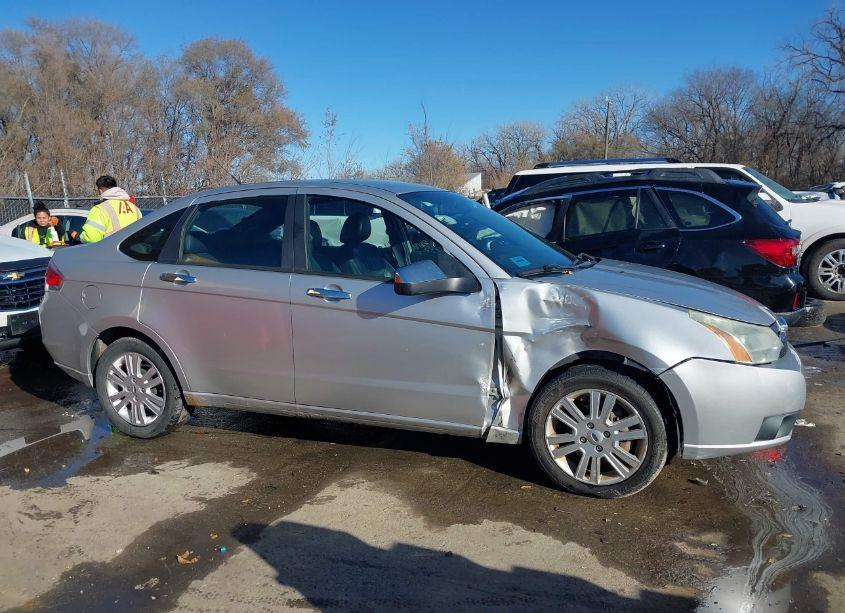 Photo 13 of 2011 Ford Focus SEL (VIN 1FAHP3HNXBW117364)