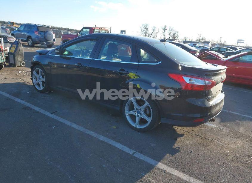 Photo 3 of 2012 Ford Focus TITANIUM (VIN 1FAHP3J21CL229957)