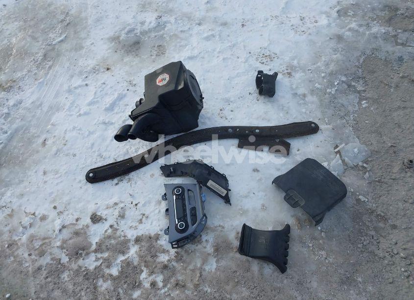 Photo 12 of 2012 Ford Focus TITANIUM (VIN 1FAHP3J25CL447352)