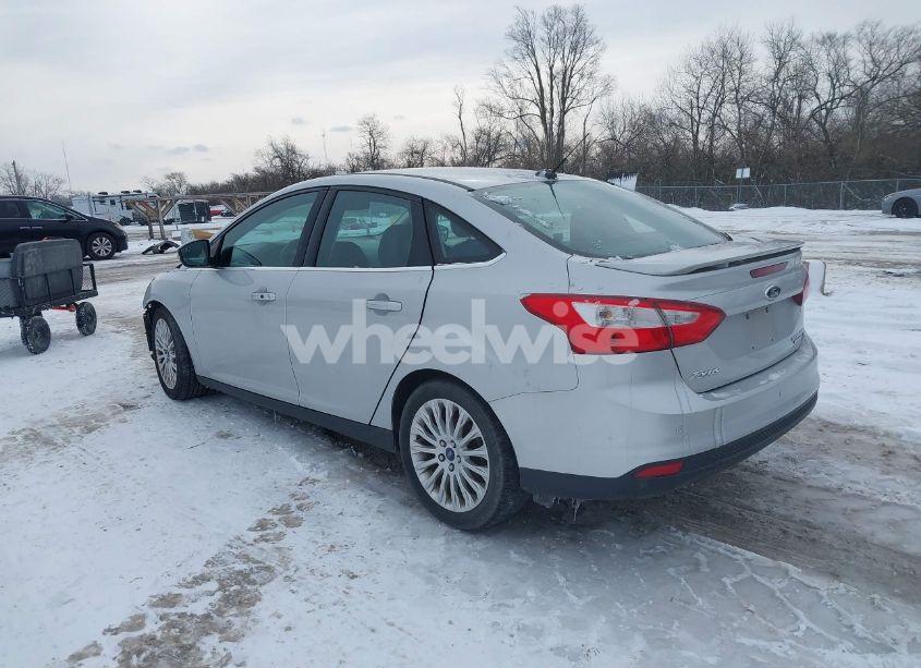 Photo 3 of 2012 Ford Focus TITANIUM (VIN 1FAHP3J25CL447352)