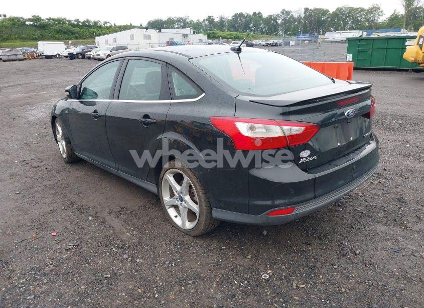 Photo 3 of 2012 Ford Focus TITANIUM (VIN 1FAHP3J29CL384353)