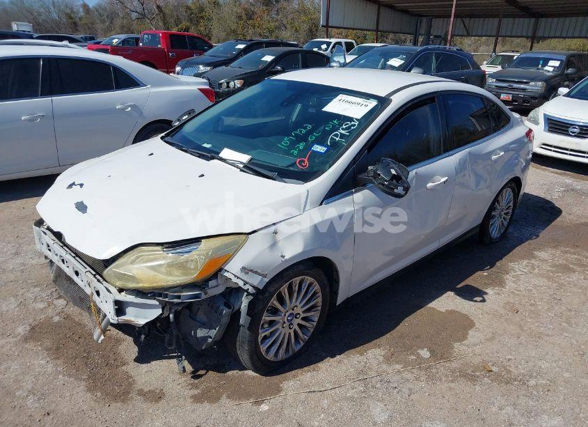 Photo 2 of 2012 Ford Focus TITANIUM (VIN 1FAHP3J2XCL109722)