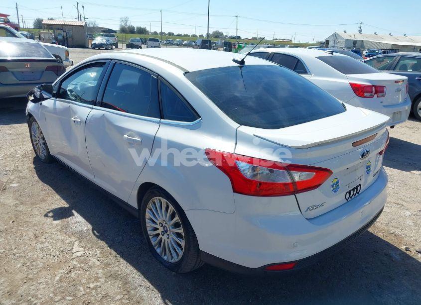 Photo 3 of 2012 Ford Focus TITANIUM (VIN 1FAHP3J2XCL109722)