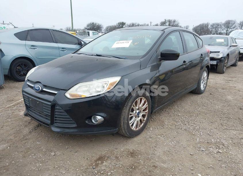 Photo 2 of 2012 Ford Focus SE (VIN 1FAHP3K20CL136149)