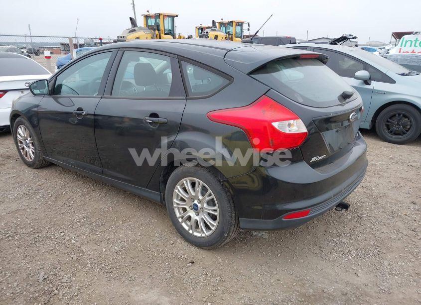 Photo 3 of 2012 Ford Focus SE (VIN 1FAHP3K20CL136149)