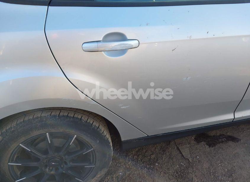 Photo 21 of 2012 Ford Focus SE (VIN 1FAHP3K20CL323228)