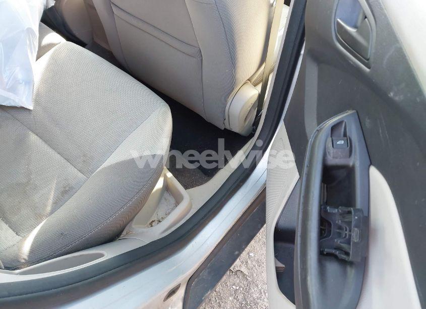 Photo 8 of 2012 Ford Focus SE (VIN 1FAHP3K20CL323228)