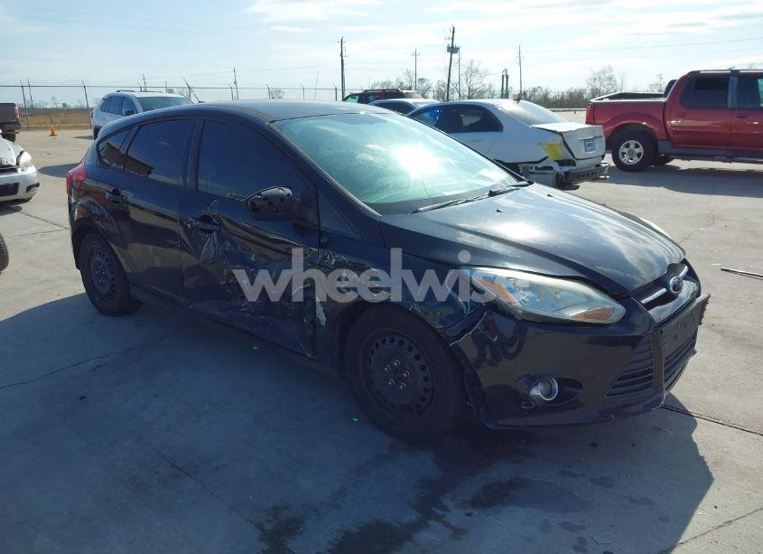 2012 Ford Focus SE (VIN 1FAHP3K20CL355063) main photo