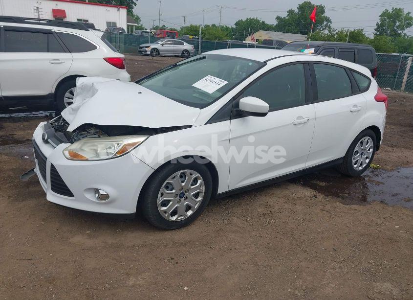 Photo 2 of 2012 Ford Focus SE (VIN 1FAHP3K20CL387690)