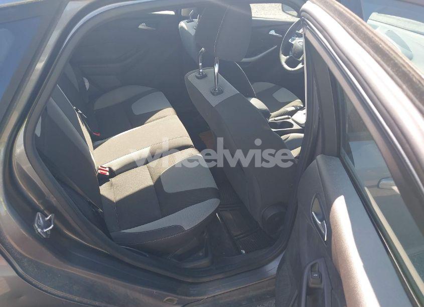 Photo 8 of 2012 Ford Focus SE (VIN 1FAHP3K21CL171802)