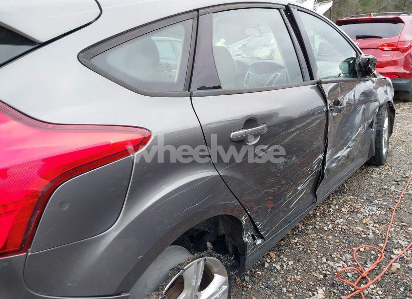 Photo 12 of 2012 Ford Focus SE (VIN 1FAHP3K21CL390582)