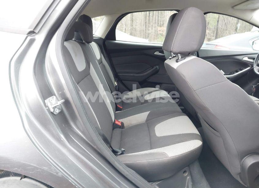 Photo 8 of 2012 Ford Focus SE (VIN 1FAHP3K21CL390582)