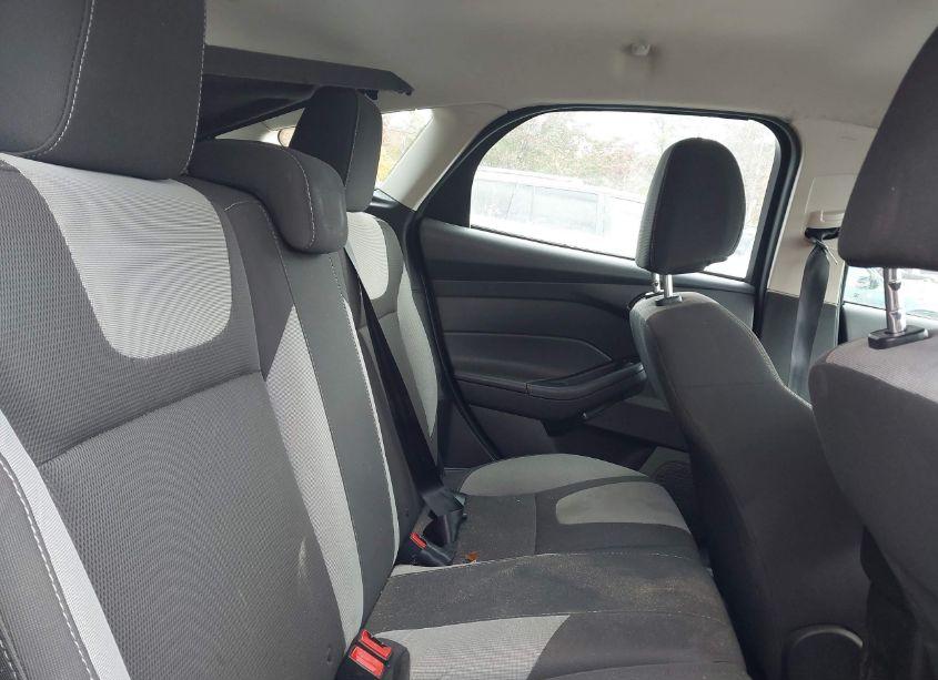 Photo 8 of 2012 Ford Focus SE (VIN 1FAHP3K21CL412788)