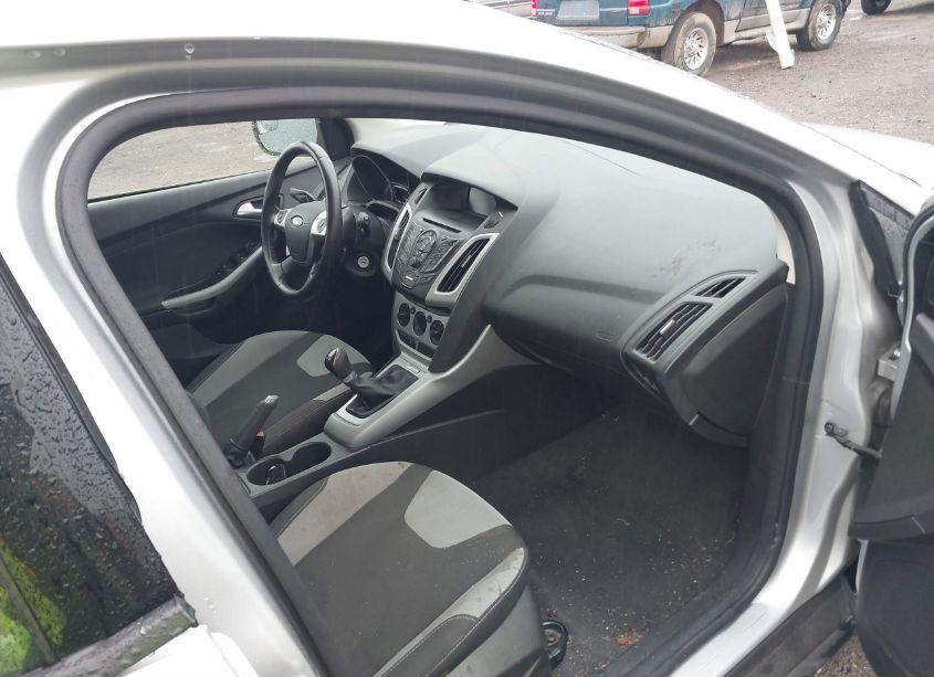 Photo 5 of 2012 Ford Focus SE (VIN 1FAHP3K21CL460629)