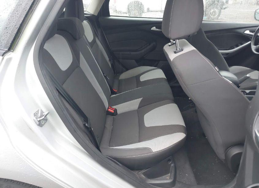 Photo 8 of 2012 Ford Focus SE (VIN 1FAHP3K21CL460629)