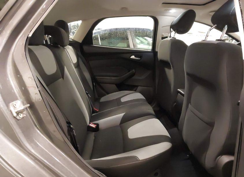 Photo 8 of 2012 Ford Focus SE (VIN 1FAHP3K22CL284027)