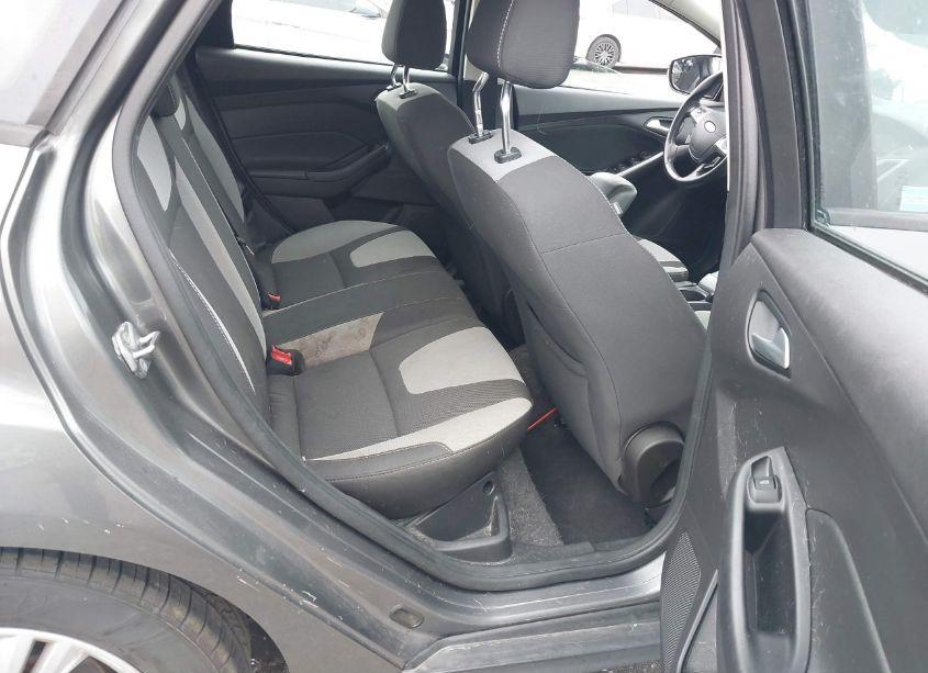 Photo 8 of 2012 Ford Focus SE (VIN 1FAHP3K22CL342007)