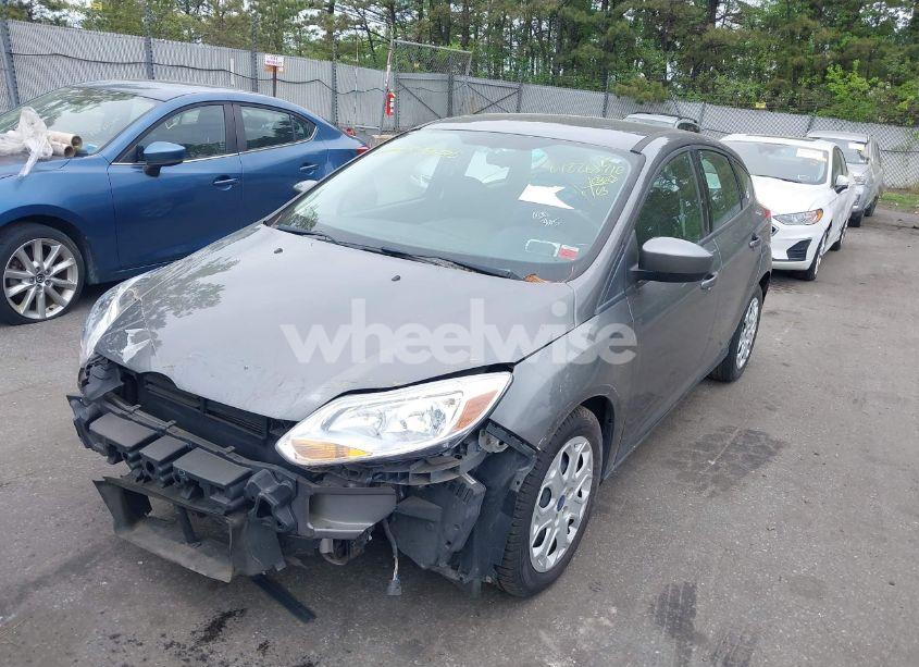 Photo 2 of 2012 Ford Focus SE (VIN 1FAHP3K22CL394088)
