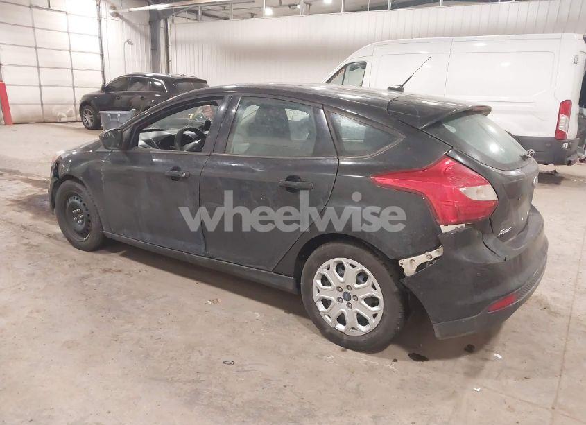 Photo 3 of 2012 Ford Focus SE (VIN 1FAHP3K22CL435609)