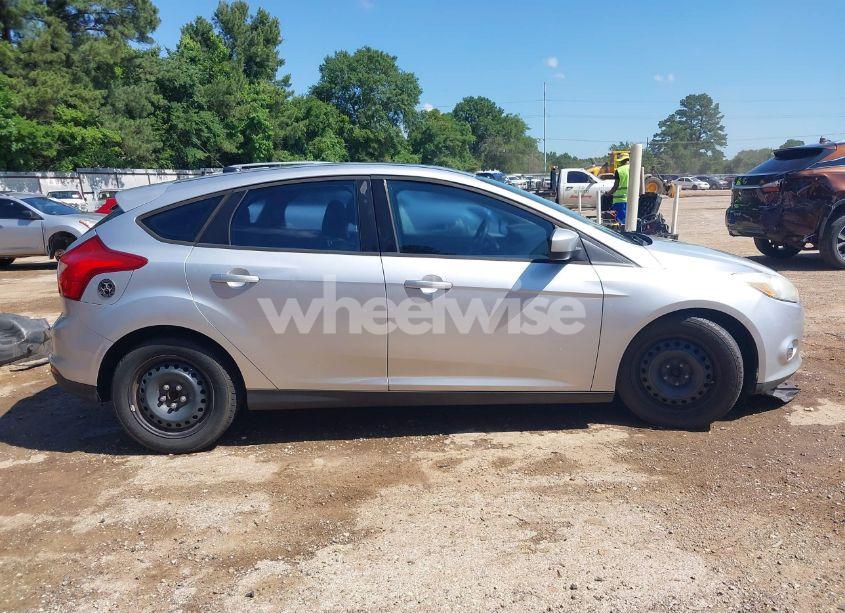 Photo 14 of 2012 Ford Focus SE (VIN 1FAHP3K23CL194921)