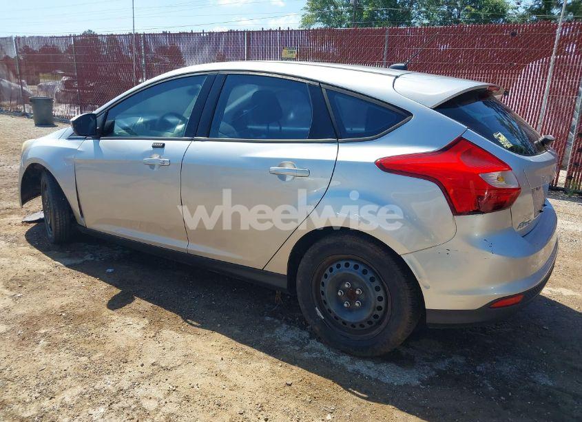 Photo 3 of 2012 Ford Focus SE (VIN 1FAHP3K23CL194921)