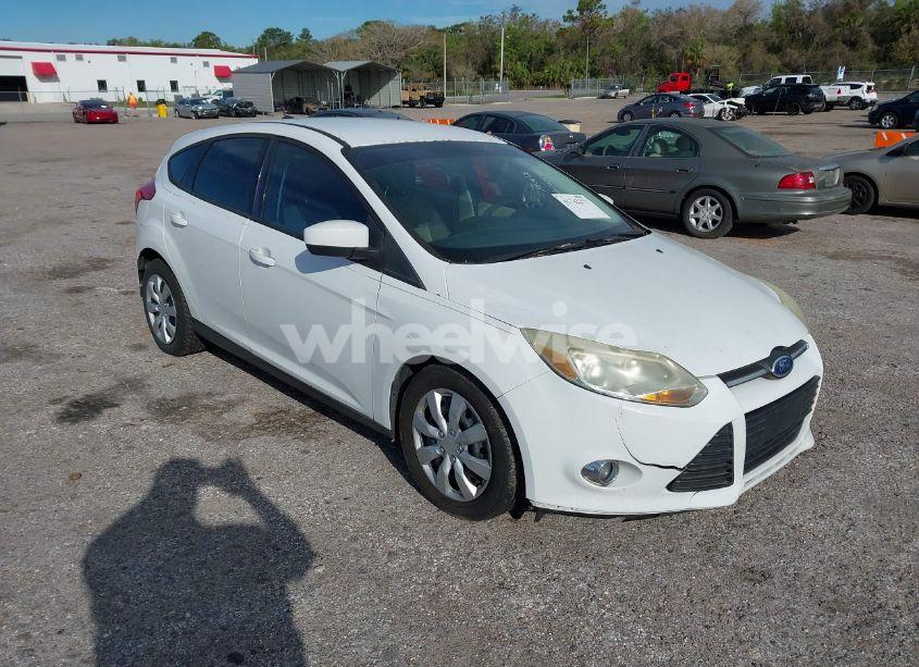2012 Ford Focus SE (VIN 1FAHP3K24CL126451) main photo