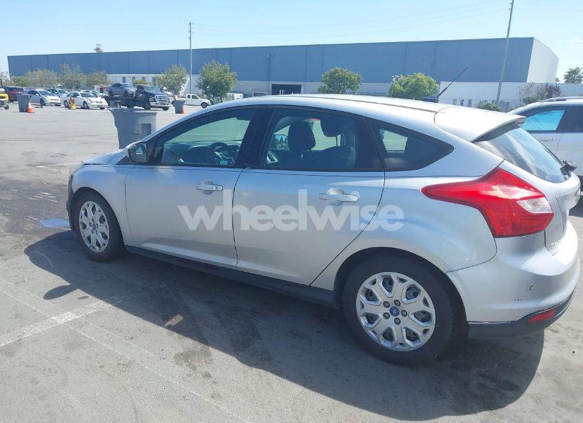 Photo 3 of 2012 Ford Focus SE (VIN 1FAHP3K24CL177576)