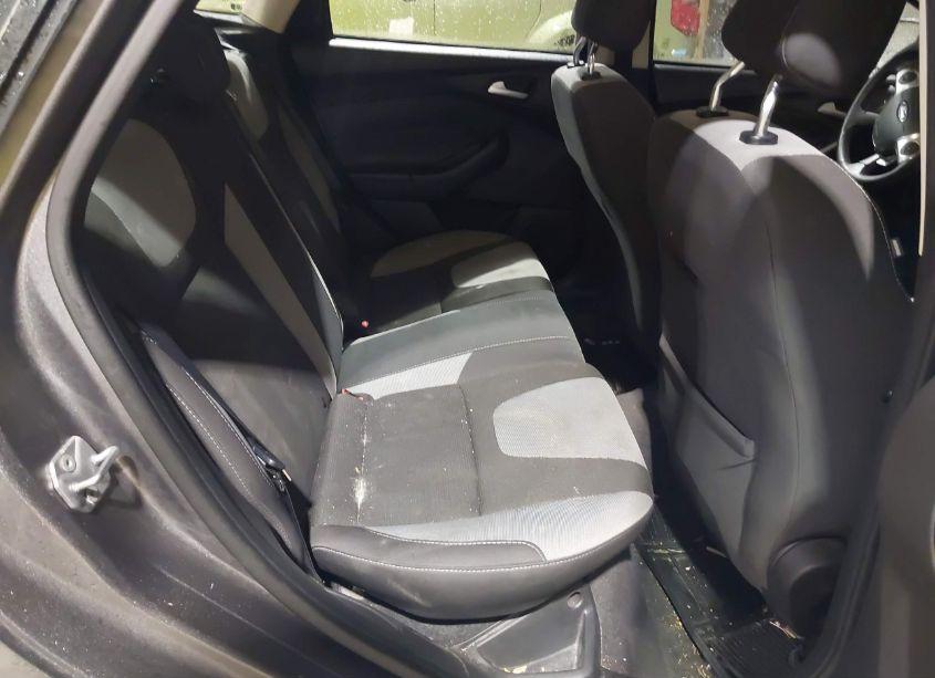 Photo 8 of 2012 Ford Focus SE (VIN 1FAHP3K24CL256469)