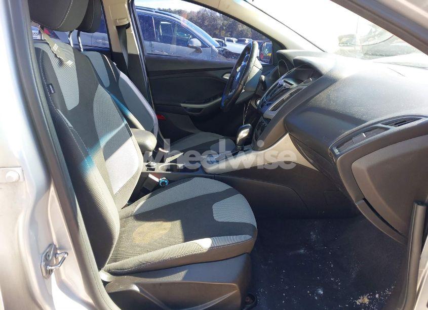 Photo 5 of 2012 Ford Focus SE (VIN 1FAHP3K24CL303788)