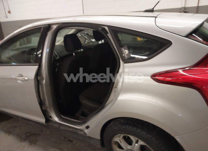 Photo 13 of 2012 Ford Focus SE (VIN 1FAHP3K24CL351422)