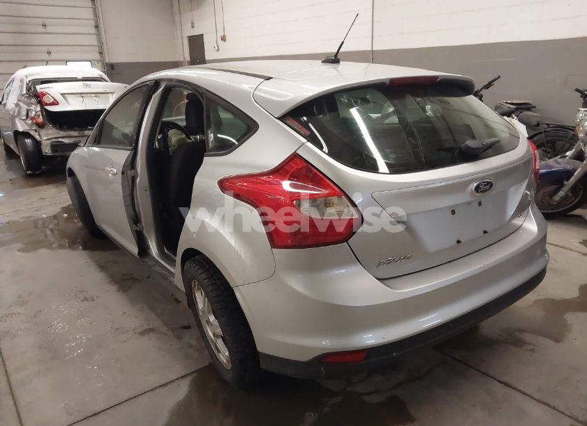 Photo 3 of 2012 Ford Focus SE (VIN 1FAHP3K24CL351422)
