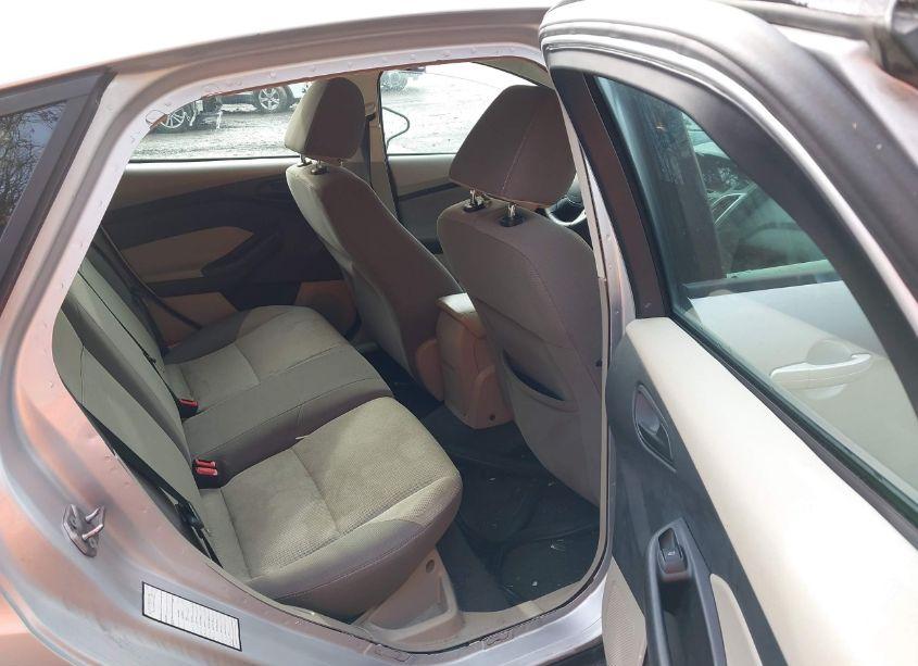 Photo 8 of 2012 Ford Focus SE (VIN 1FAHP3K24CL394917)