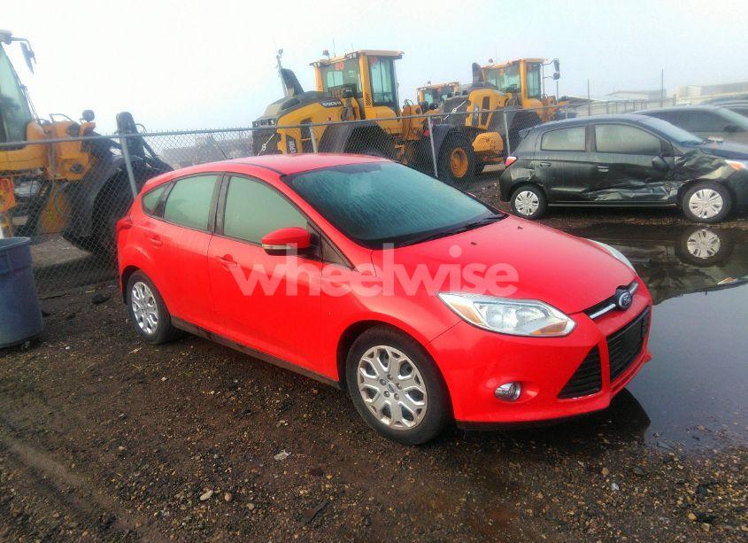 2012 Ford Focus SE (VIN 1FAHP3K25CL111165) main photo