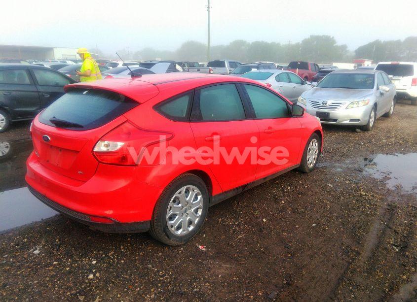 Photo 4 of 2012 Ford Focus SE (VIN 1FAHP3K25CL111165)