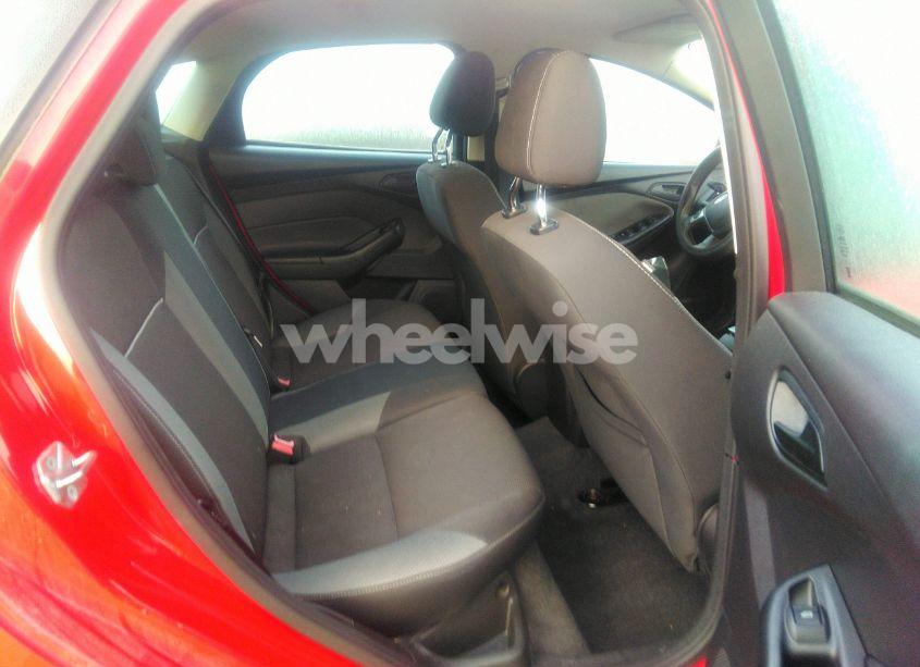 Photo 8 of 2012 Ford Focus SE (VIN 1FAHP3K25CL111165)