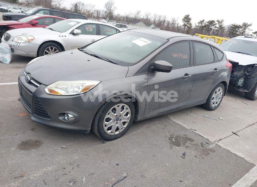Photo 2 of 2012 Ford Focus SE (VIN 1FAHP3K25CL127947)
