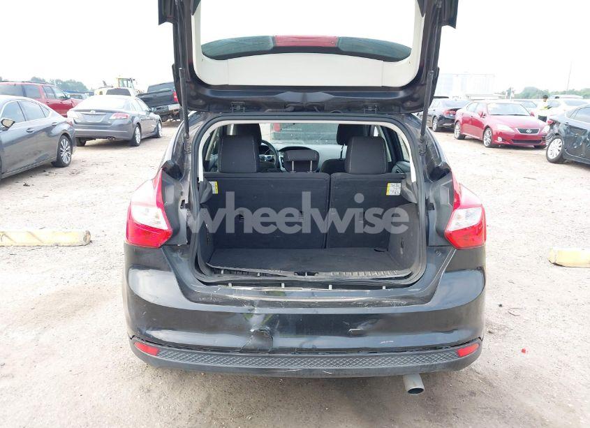 Photo 17 of 2012 Ford Focus SE (VIN 1FAHP3K25CL167218)