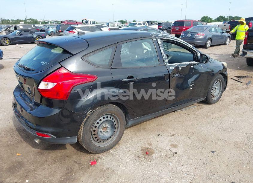 Photo 4 of 2012 Ford Focus SE (VIN 1FAHP3K25CL167218)