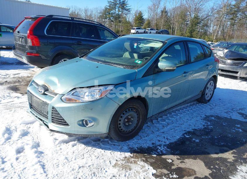 Photo 2 of 2012 Ford Focus SE (VIN 1FAHP3K25CL182270)