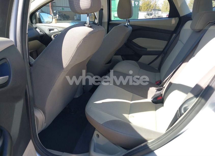 Photo 8 of 2012 Ford Focus SE (VIN 1FAHP3K25CL193768)