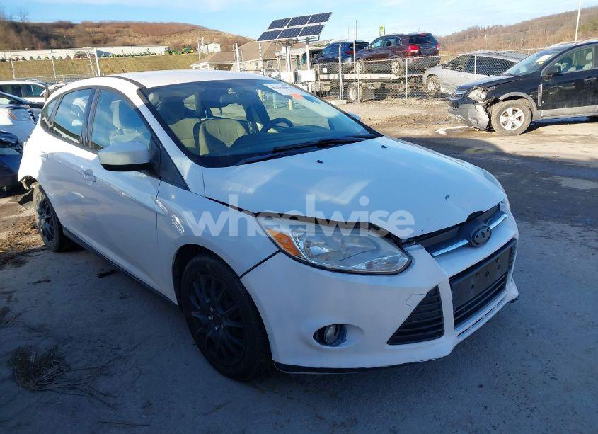 2012 Ford Focus SE (VIN 1FAHP3K25CL241107) main photo