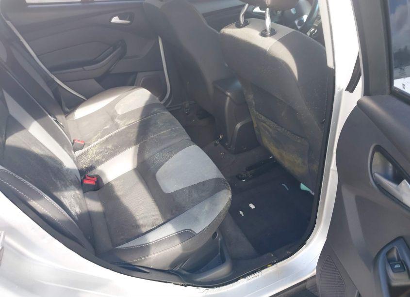 Photo 8 of 2012 Ford Focus SE (VIN 1FAHP3K25CL259851)