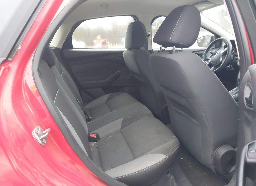Photo 8 of 2012 Ford Focus SE (VIN 1FAHP3K25CL394361)